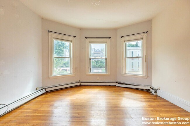 Building Photo - 58 Hillside St