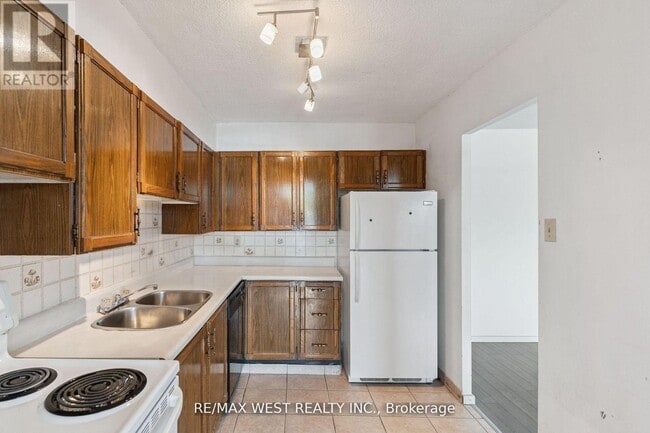 Building Photo - 2130 Weston Rd