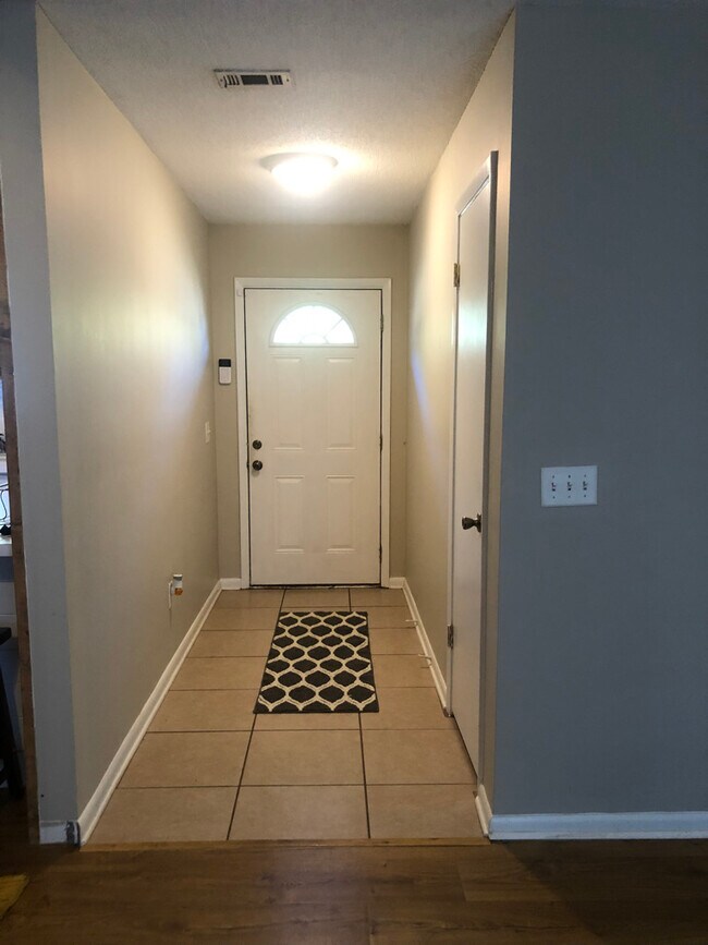 Front doorway hall entry - 130 Richard Dr