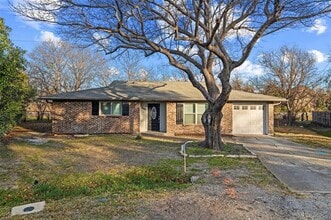 Building Photo - 800 Howell Dr