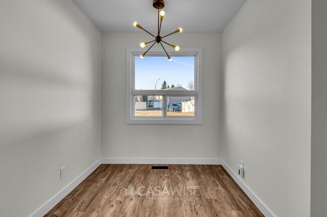 Photo du bâtiment - 8 Lakewood Village NW