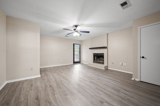Foto del edificio - 24 Oak Ridge Dr