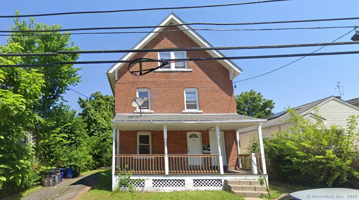 Primary Photo - 144 Burnham St