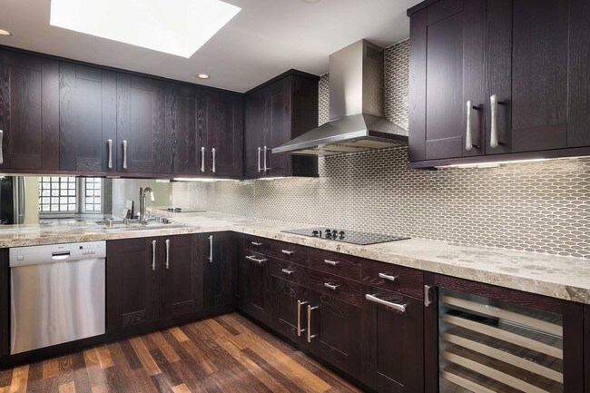 Building Photo - 1567 McAllister St