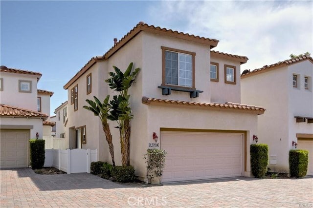 Building Photo - 154 Las Flores