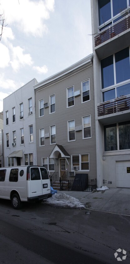 Primary Photo - 194 Green St