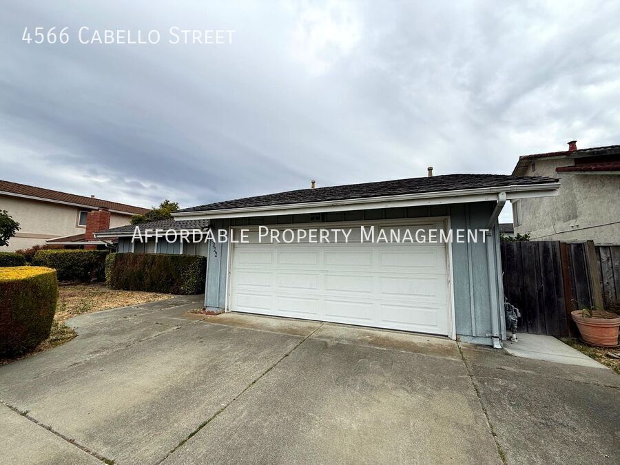 Photo - 4566 Cabello Street-