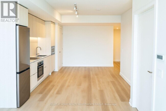 Building Photo - 3009-3009 Novar Rd