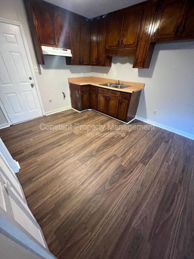 Building Photo - 712 English St