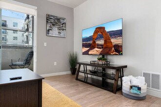Building Photo - 489 E 400 S