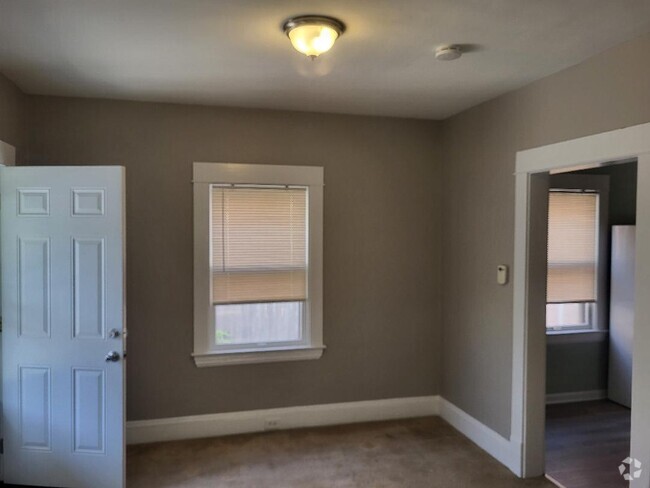 Building Photo - 2094 Dowd Ave
