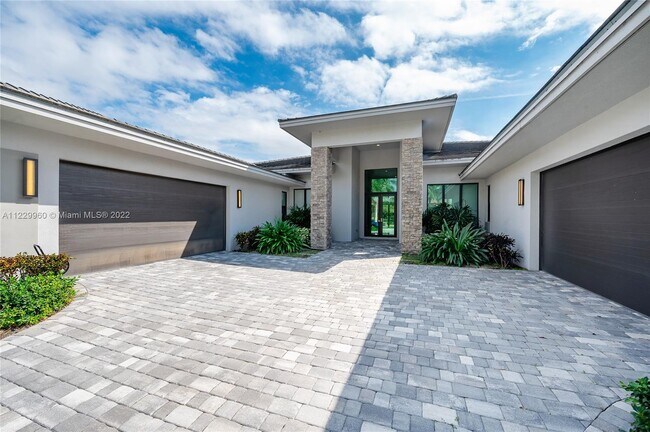 Foto del edificio - 3260 Lake Ridge Ln