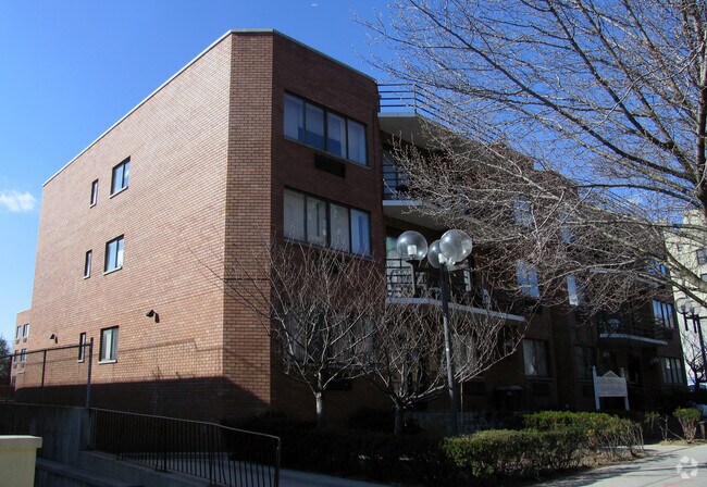 Foto del edificio - 119-40 Metropolitan Ave