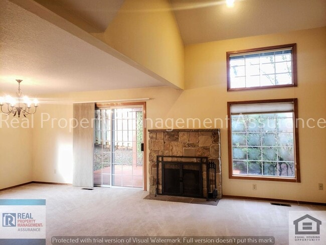 Building Photo - 2067 Sunray Cir