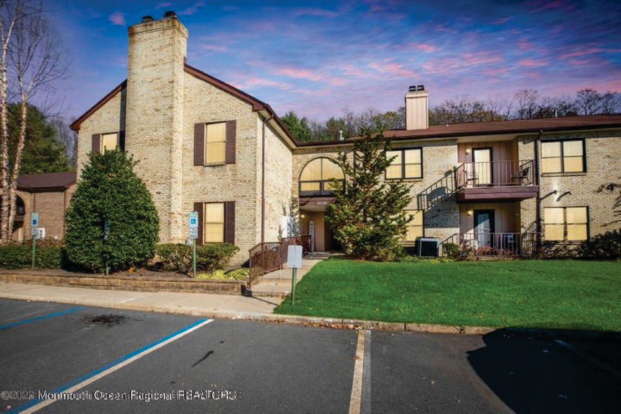 411 Wellington Pl, Matawan, NJ 07747 Condo for Rent in Matawan, NJ