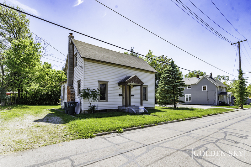 Primary Photo - 216 South Dill Street