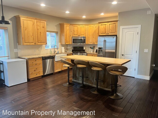 Building Photo - 2 br, 2 bath House - 5133 Cove Canyon #100