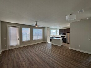 Building Photo - 425 El Rio St