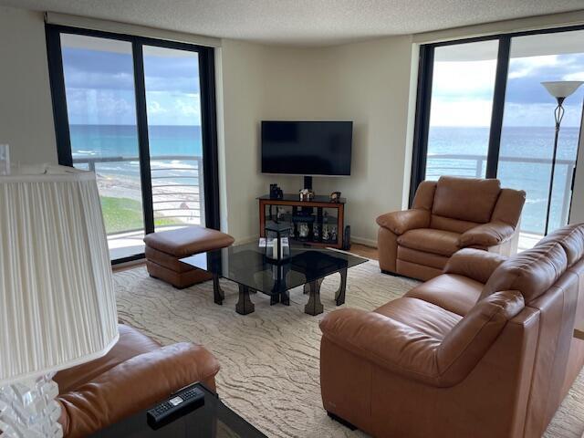 Building Photo - 250 S Ocean Blvd