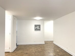 Building Photo - 5 AVENUE