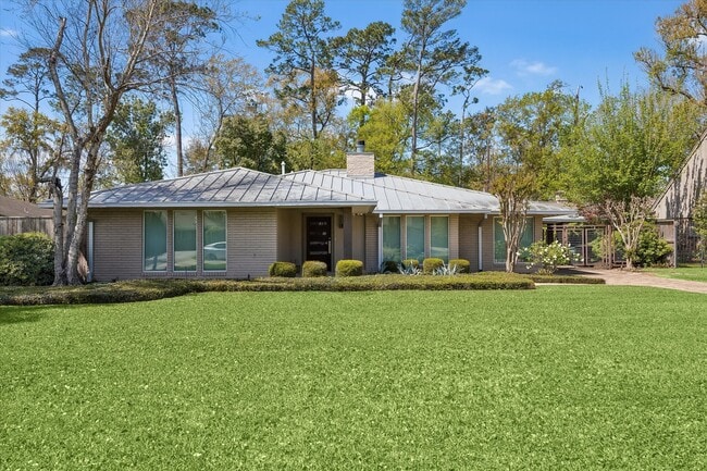 Building Photo - 623 Pinehaven Dr