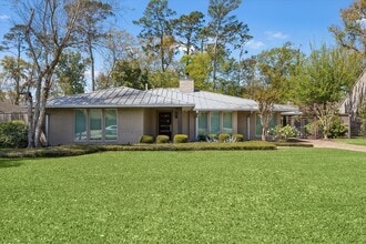 Building Photo - 623 Pinehaven Dr