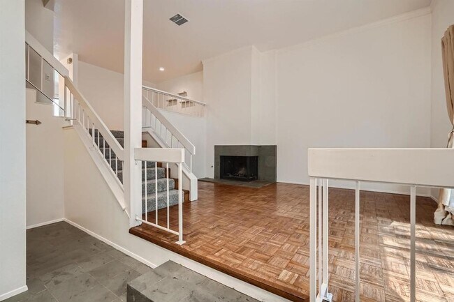 Foto del edificio - 3253 Caminito Eastbluff