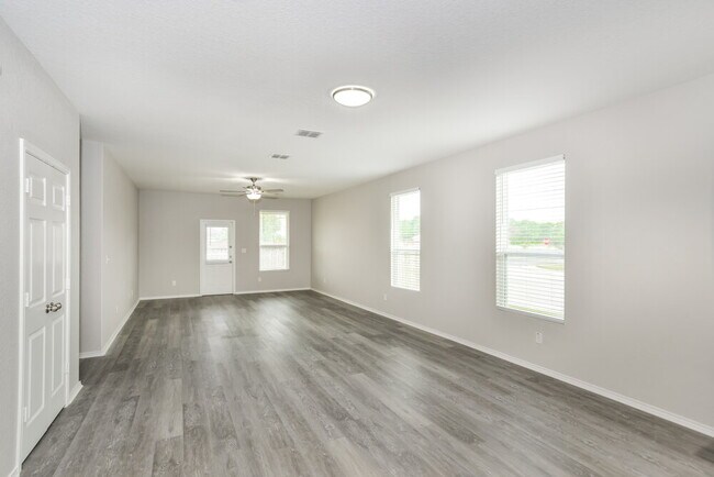 Foto del edificio - 27619 Lasso Bend