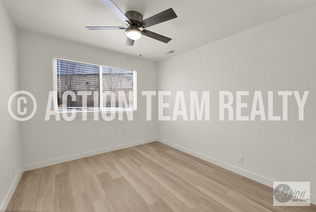 Foto del edificio - Remodeled Townhome in Cottonwood Heights!