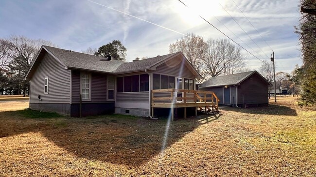 Building Photo - 490 Scott Ln