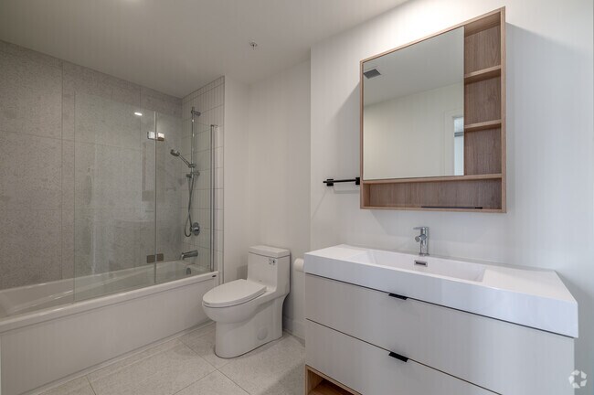 3BR, 2BA - 1053SF - Bathroom - Anima