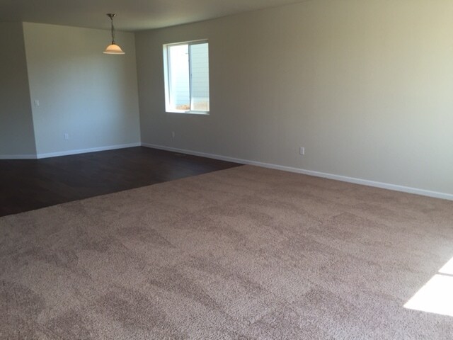 Living/dining area - 1517 Sepia Ave