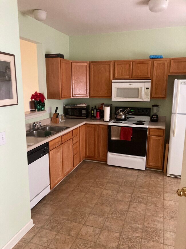 Building Photo - 471 Canewood Pl