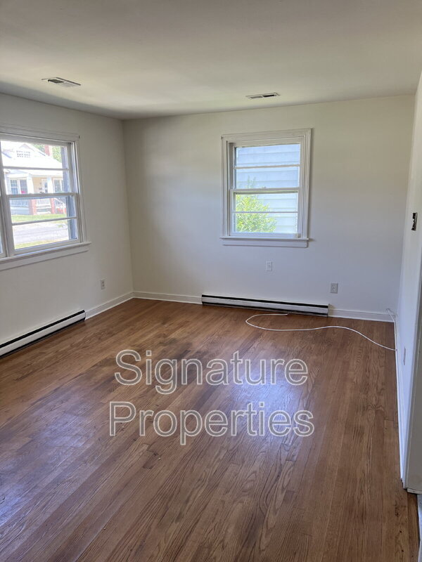 Building Photo - 109 N New Ave