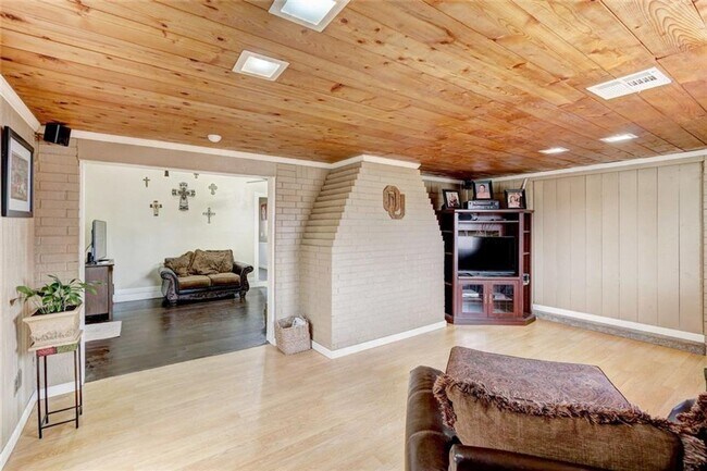 Foto del edificio - Charming 3-Bedroom Home Near Tinker Air Fo...