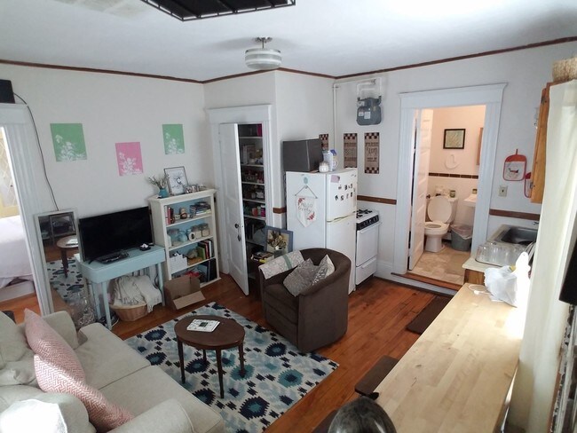 Foto del edificio - 32 Railroad Ave