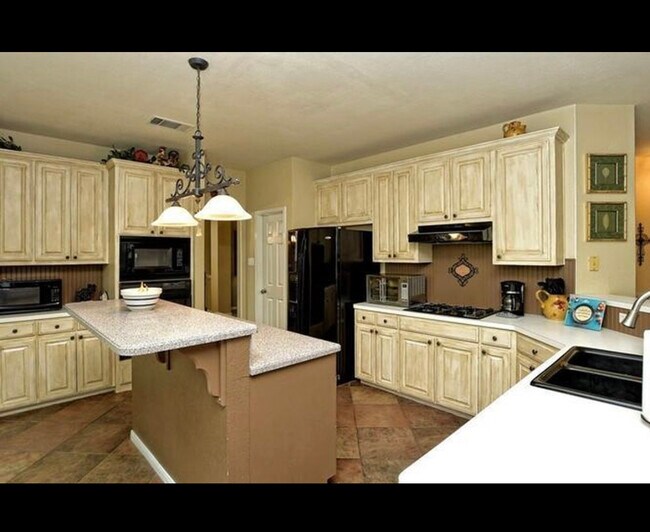 Building Photo - 6544 Clairmont Dr