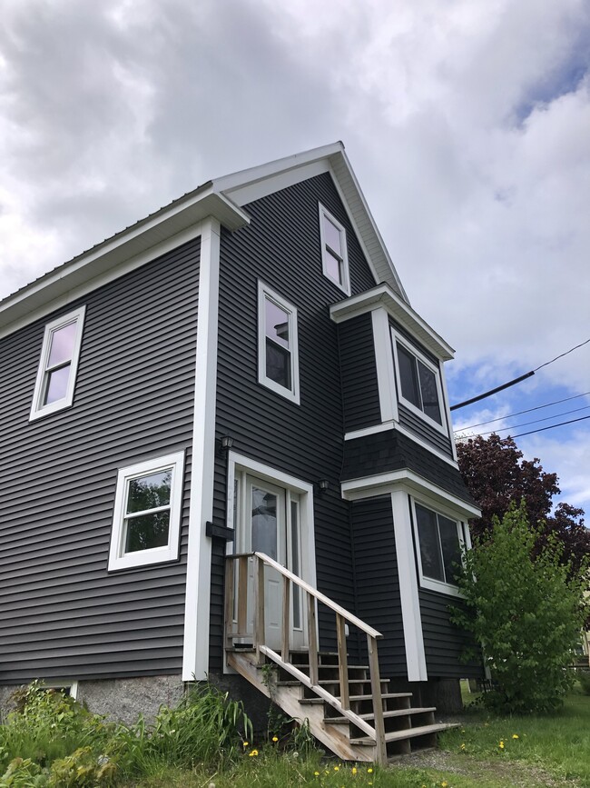 Building Photo - 141 Peltoma Ave