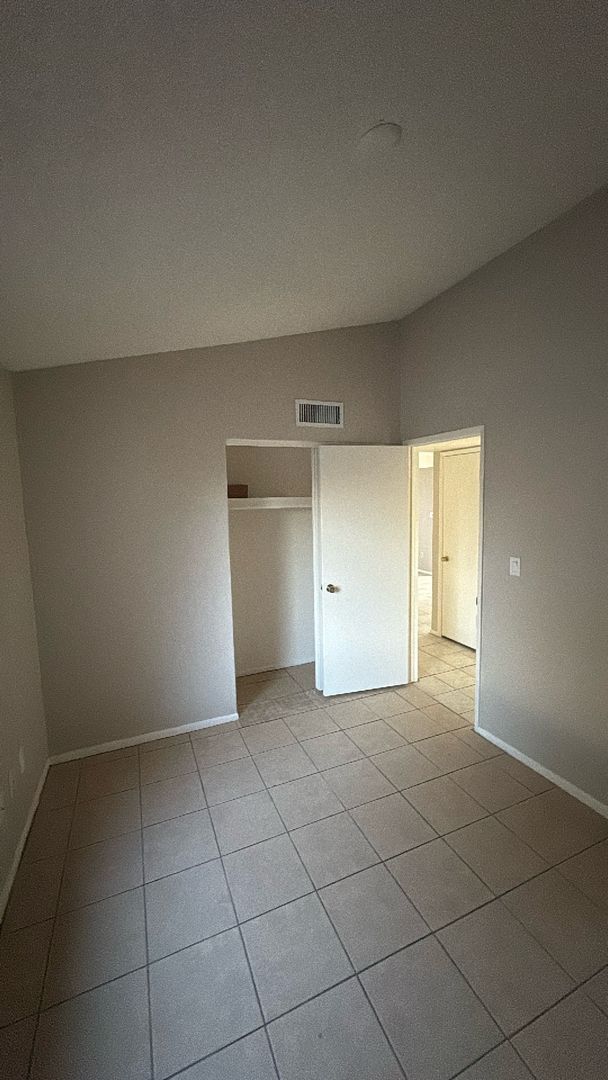 Foto del edificio - 1664 S Robin Ln