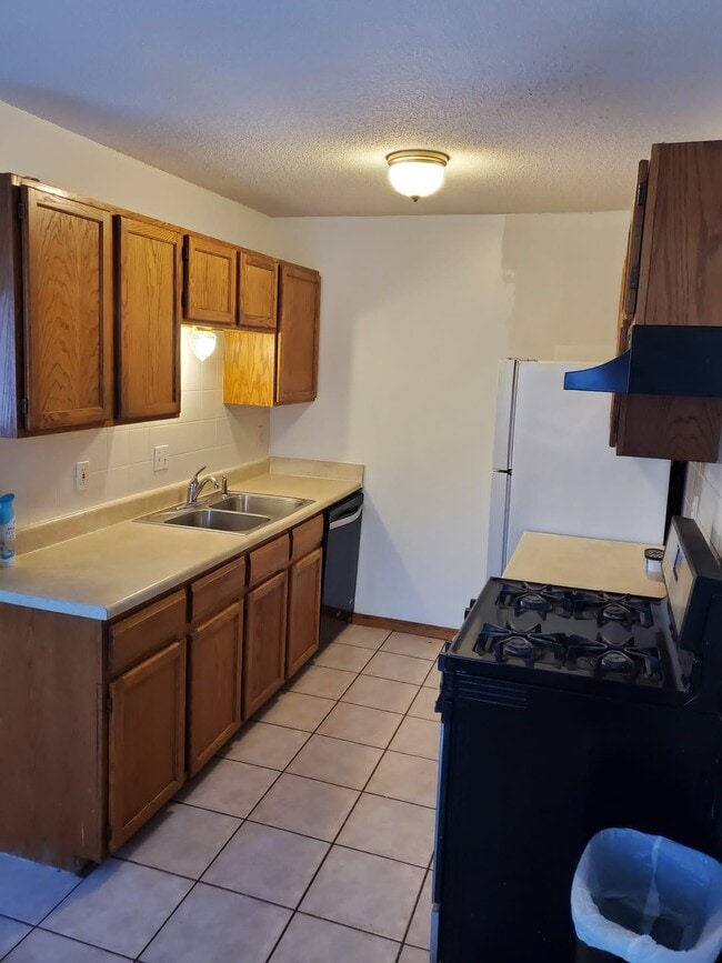 Building Photo - 3248 Valley Ridge Dr