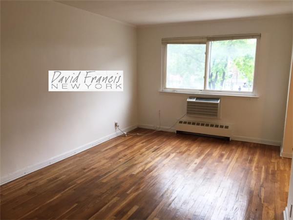 Primary Photo - 2124 Hoyt Ave S