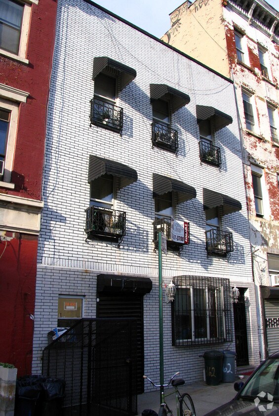 Primary Photo - 362 Grand St