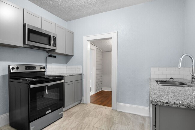 Building Photo - Renovated 3/1 Single Family Home Available...