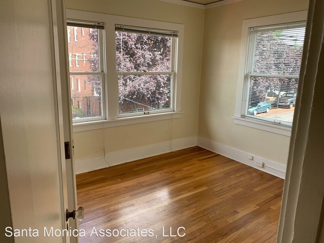 Primary Photo - 1 br, 1 bath Apartment - 630 NE Lawrence Ave.