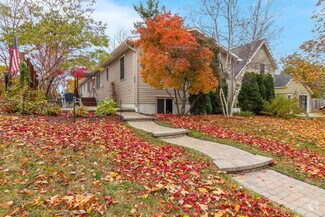 Building Photo - 209 S Cedar St