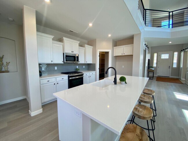 Building Photo - 5 br, 2.5 bath House - 661 N Sandy Talus D...