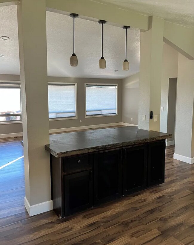 Foto del edificio - 4 Bedroom, 3 Bathroom Home - Located in Moyina Heights!