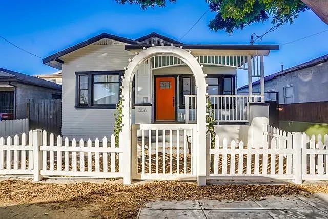 Building Photo - 356 W 15th St