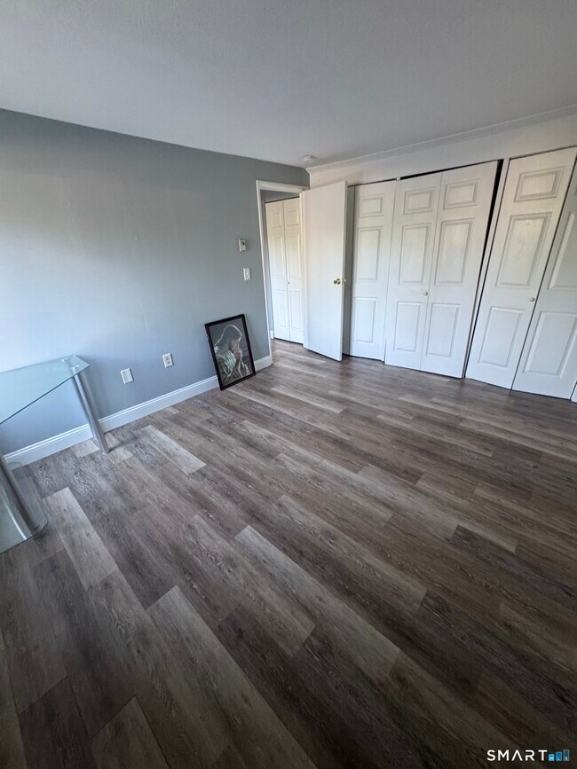 Foto del edificio - 104 Burgundy Hill Ln