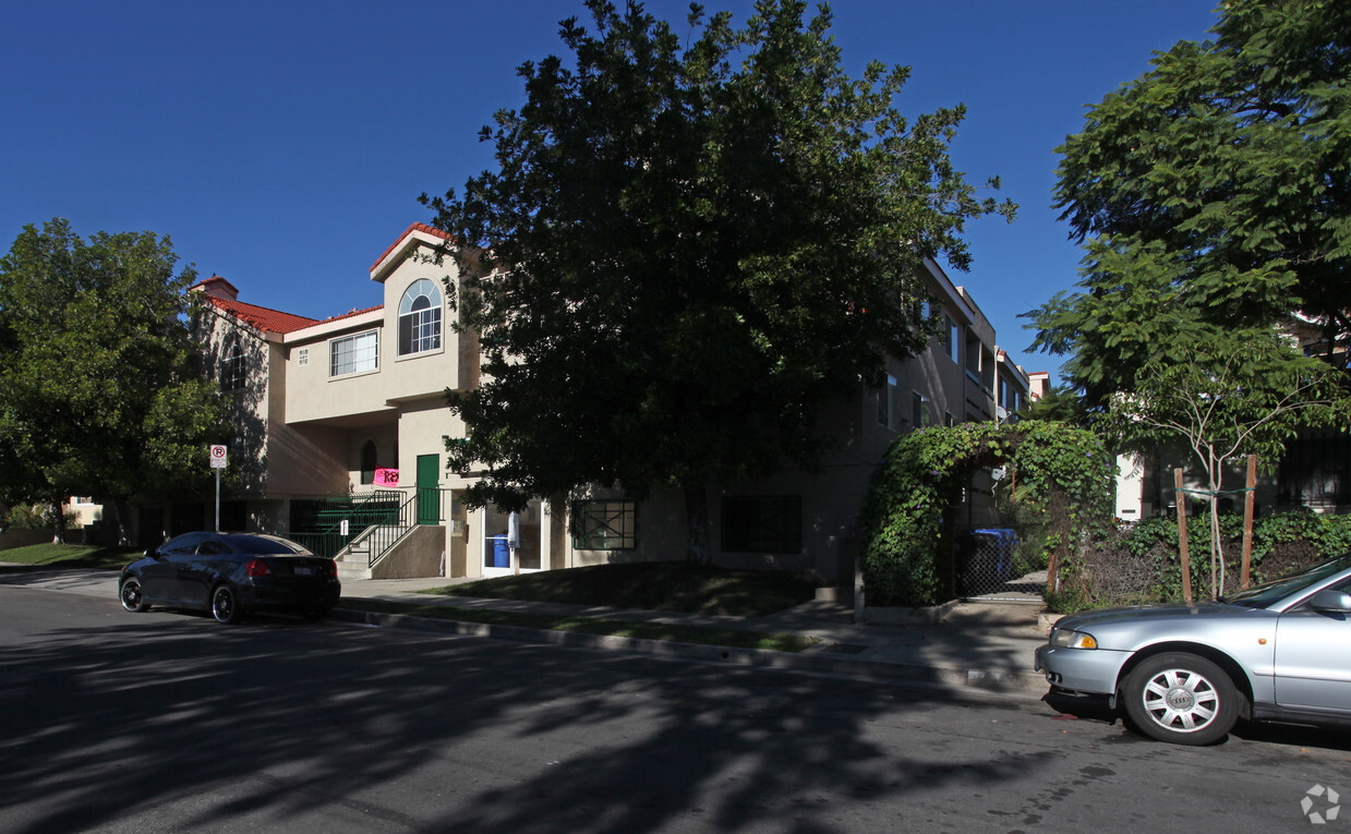 Building Photo - 6415 Garvanza Ave